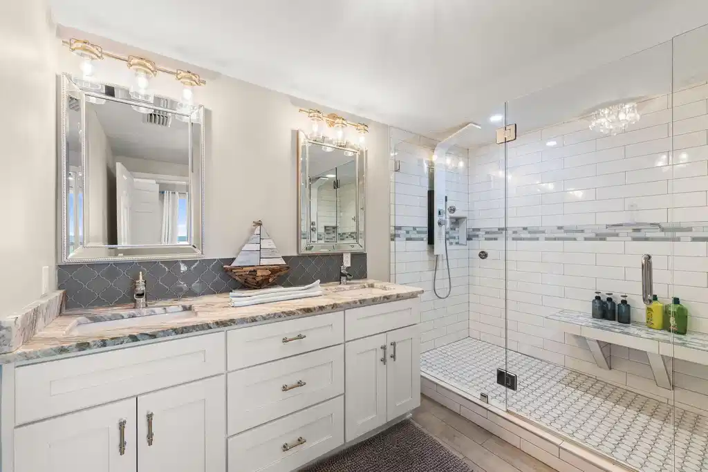 Image 1: Seychelles 409 Bathroom