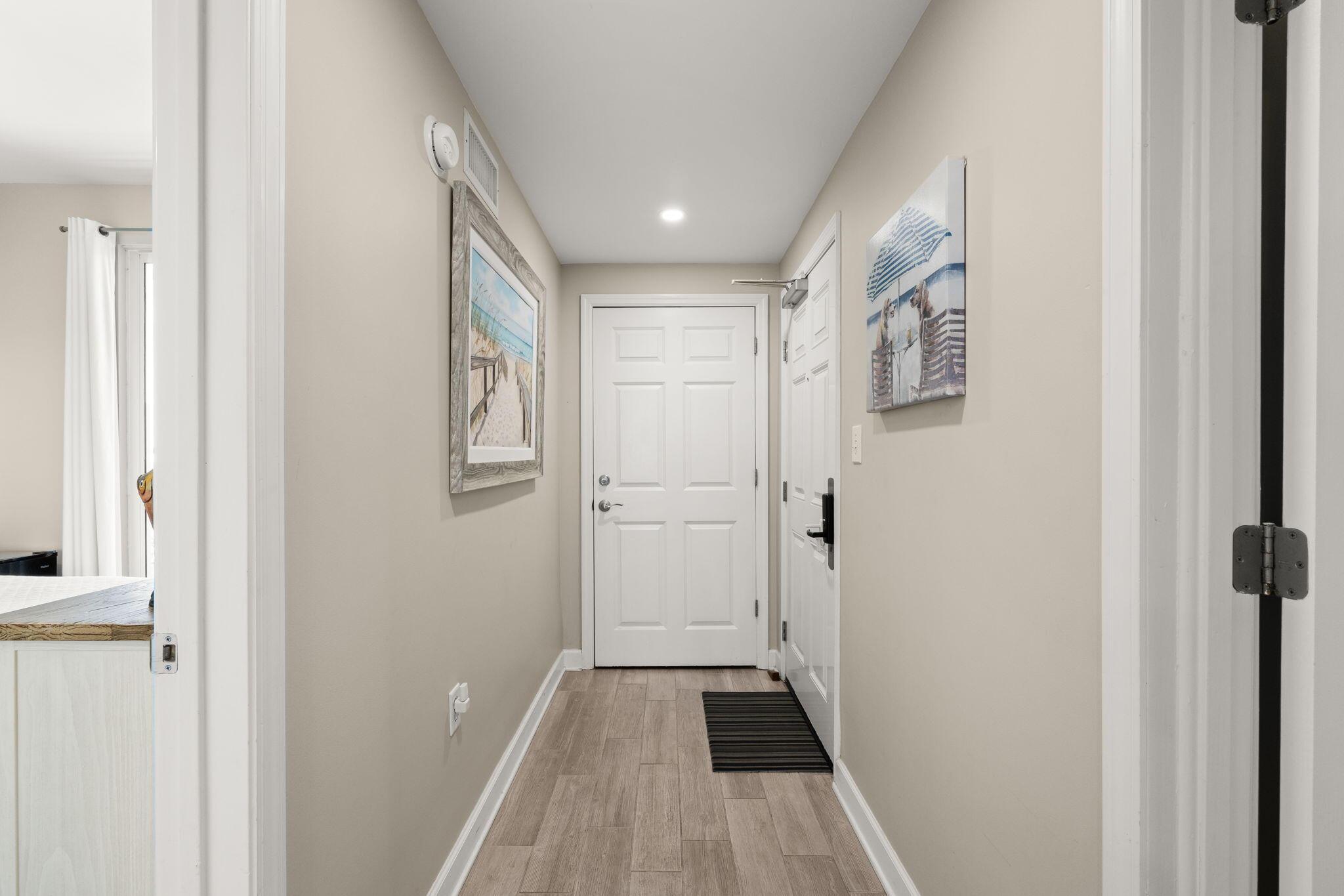 Image 3: 110-Entry Foyer