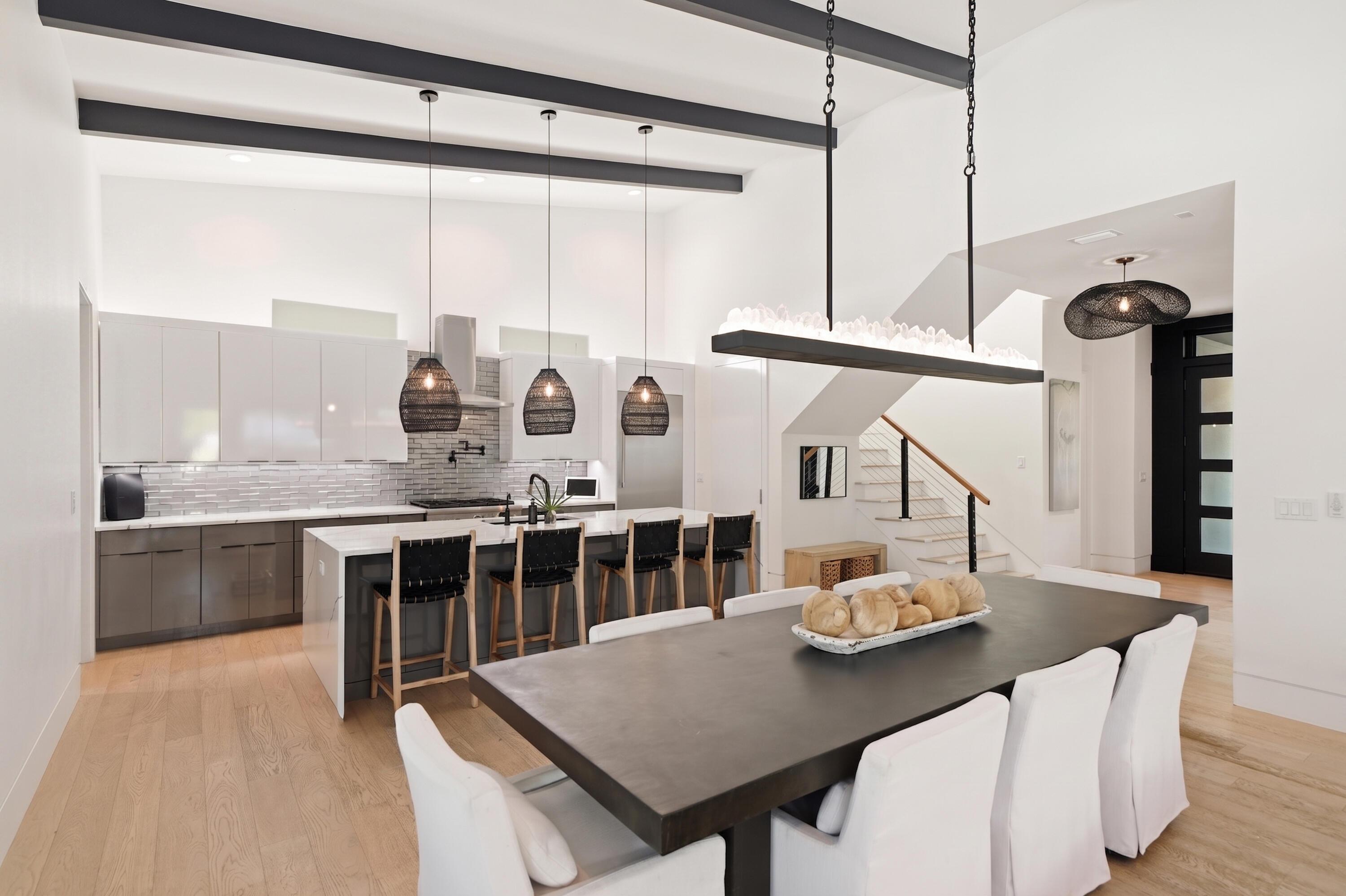 Image 4: Kitchen
