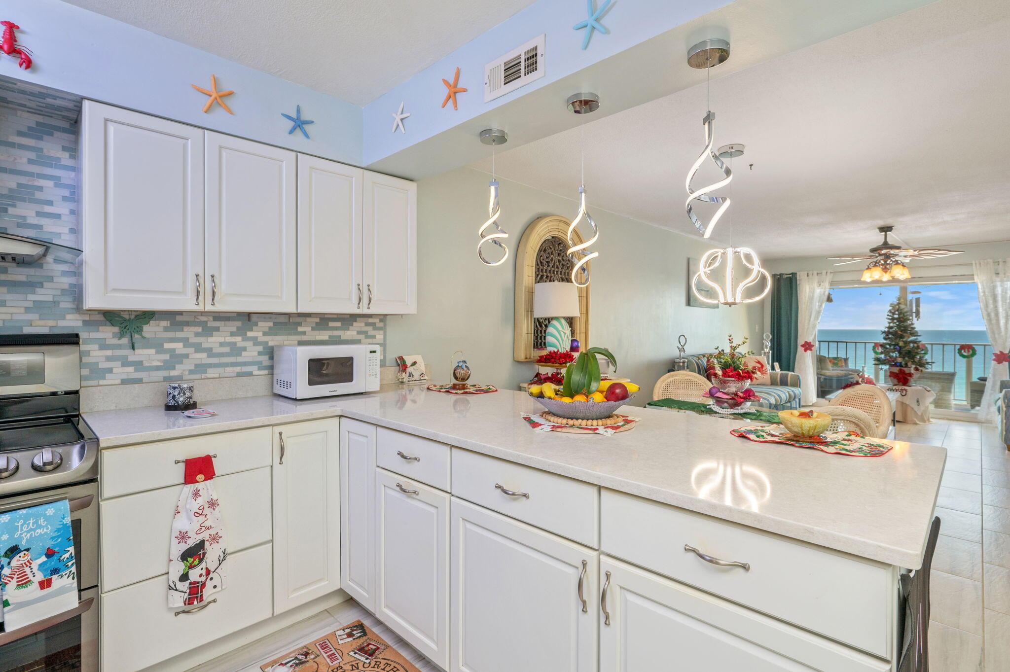 Image 3: 3-web-or-mls-5801-thomas-dr-814