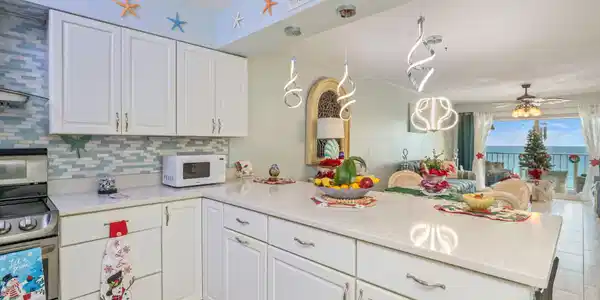 Image 3: 3-web-or-mls-5801-thomas-dr-814