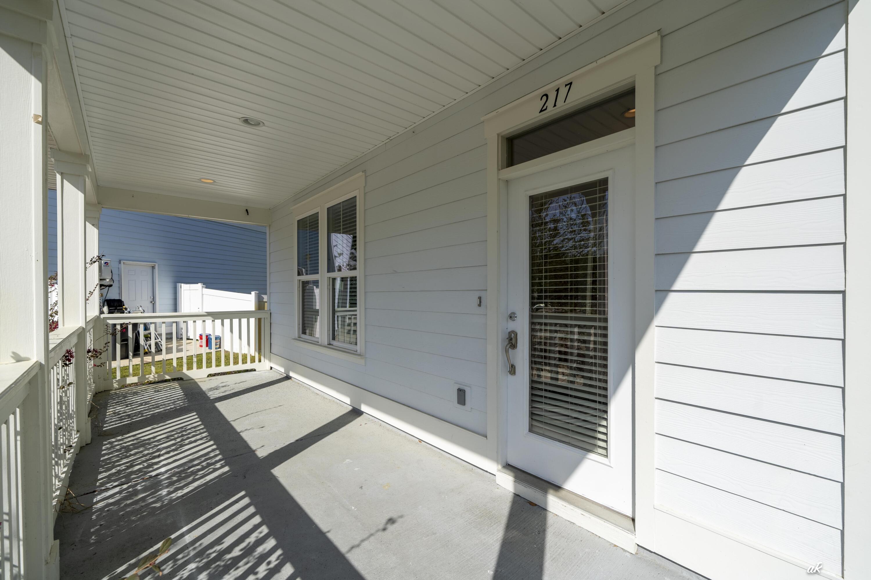 Image 4: Front Porch