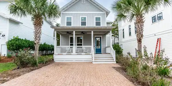 133 Grande Pointe Circle