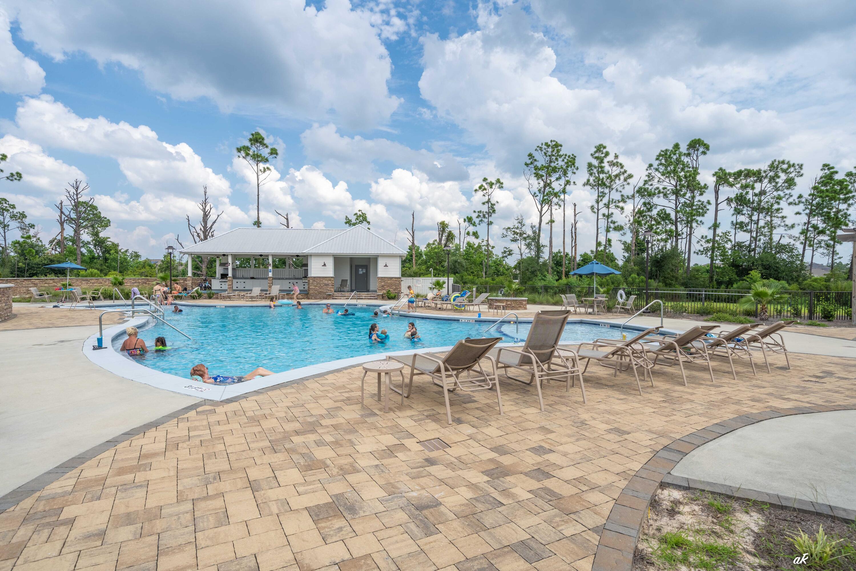 Image 2: zBH Pool-1