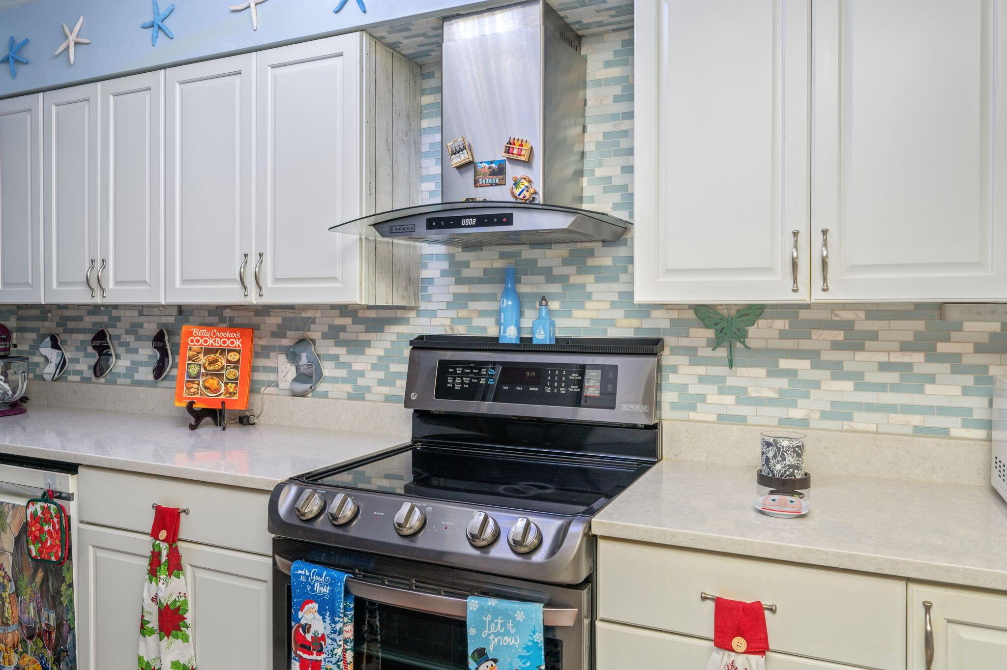 Image 4: 4-web-or-mls-5801-thomas-dr-814