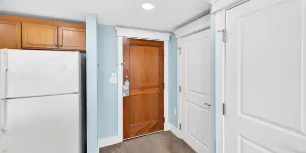 Image 4: Entry