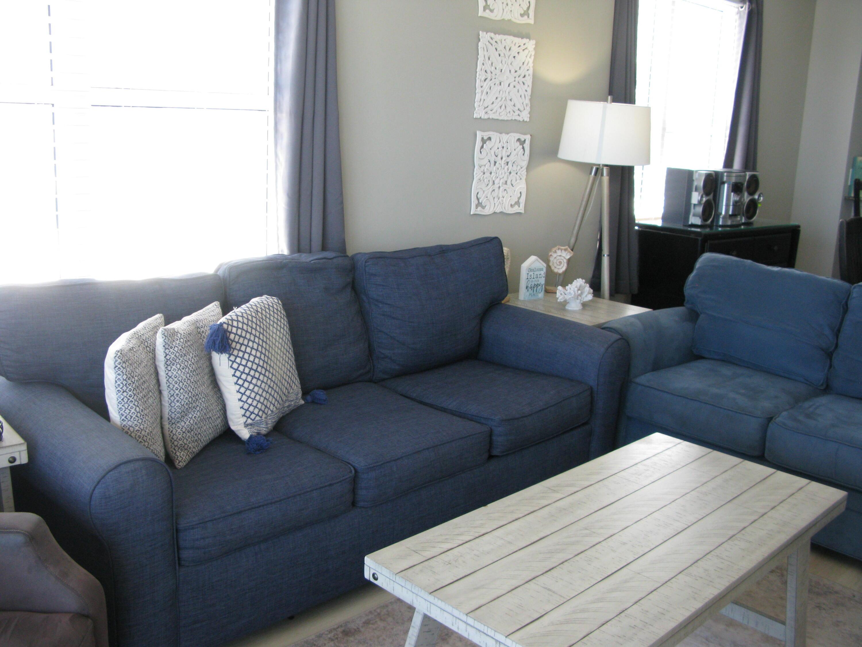 Image 3: Living Room