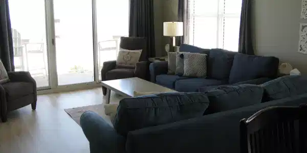 Image 4: Living Room