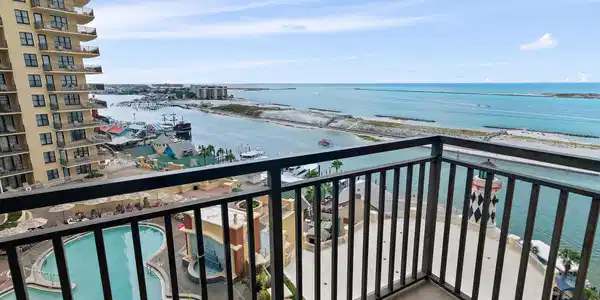 10 Harbor Boulevard