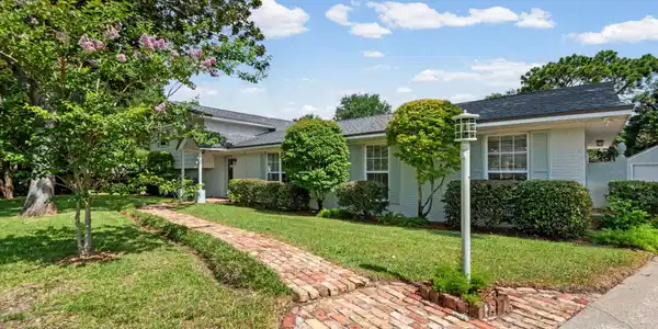 5 Maple Avenue