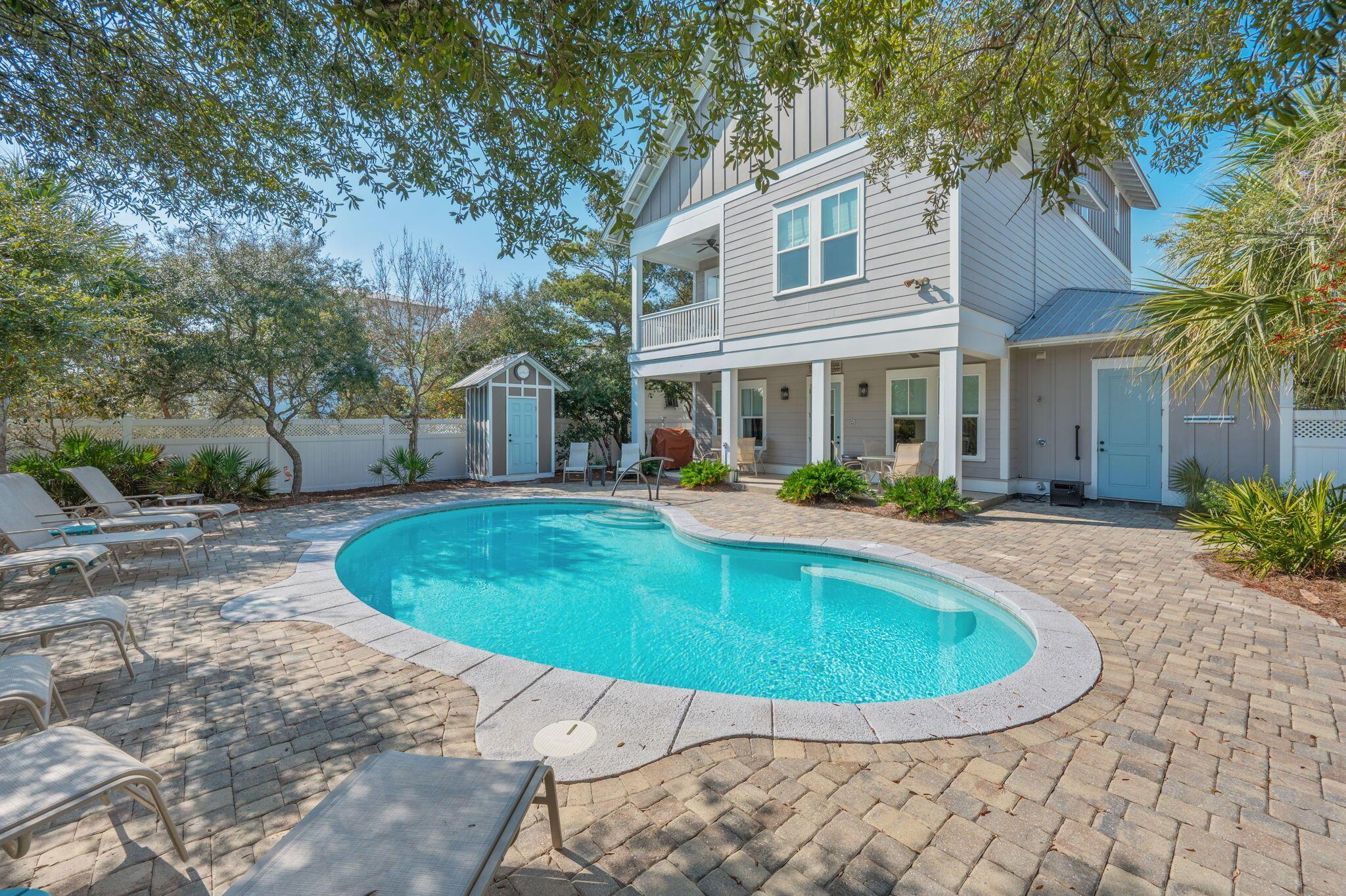 Image 3: Private Pool