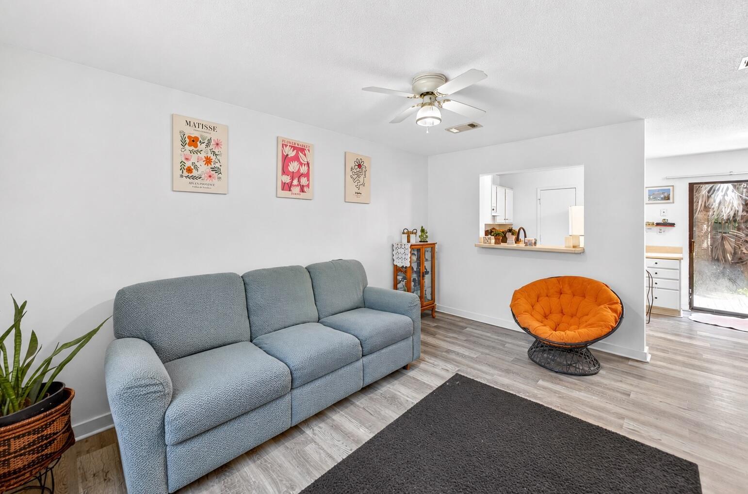 Image 3: more living room