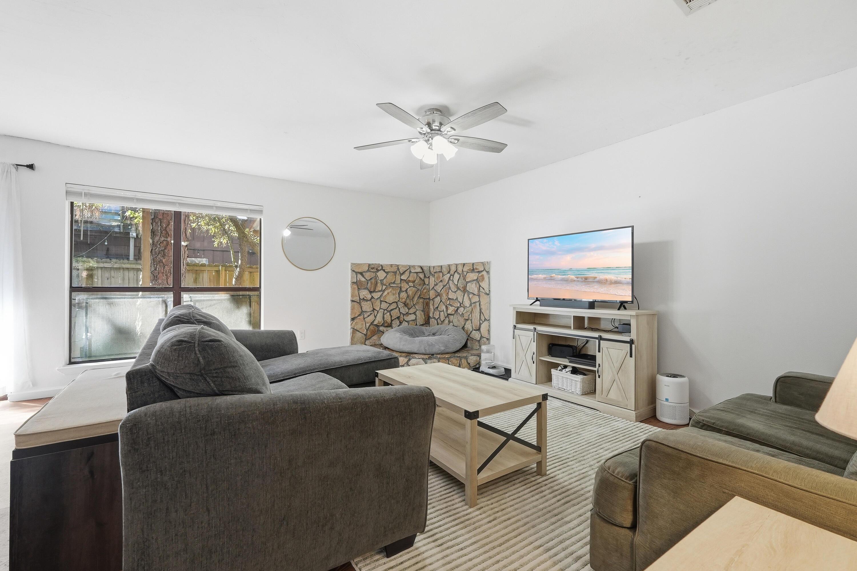 Image 2: 32 7th ave 129-17