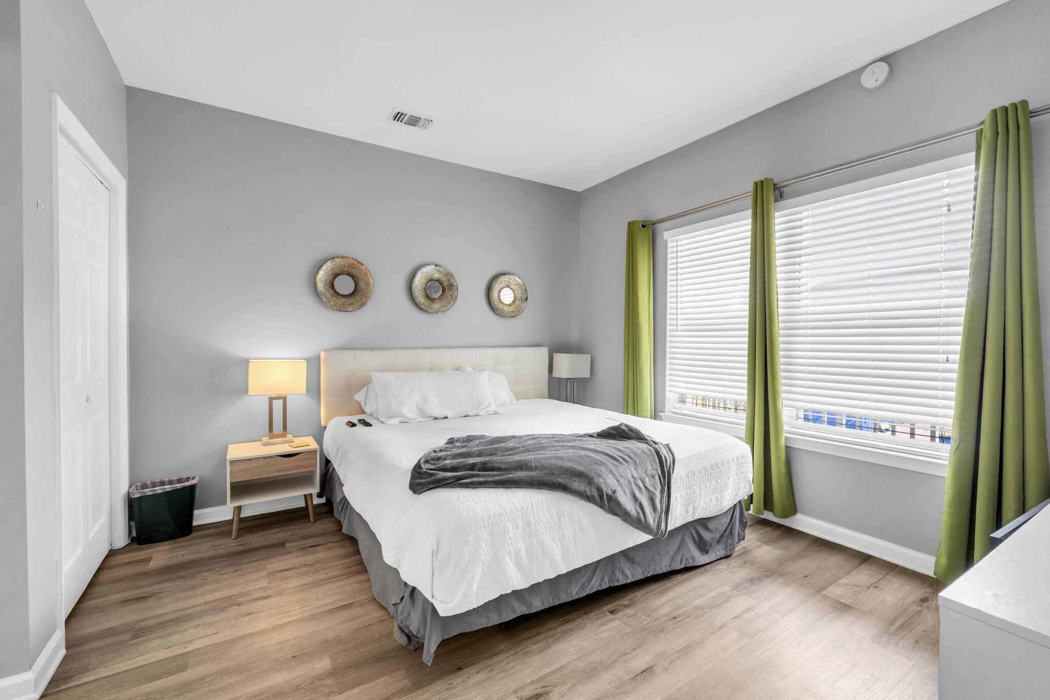 Image 4: Master Bed