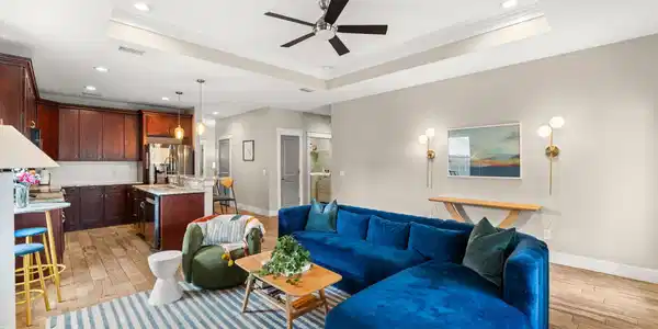 Image 3: Lovely open concept living room