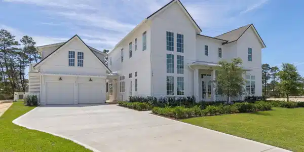 130 E Elliot Way