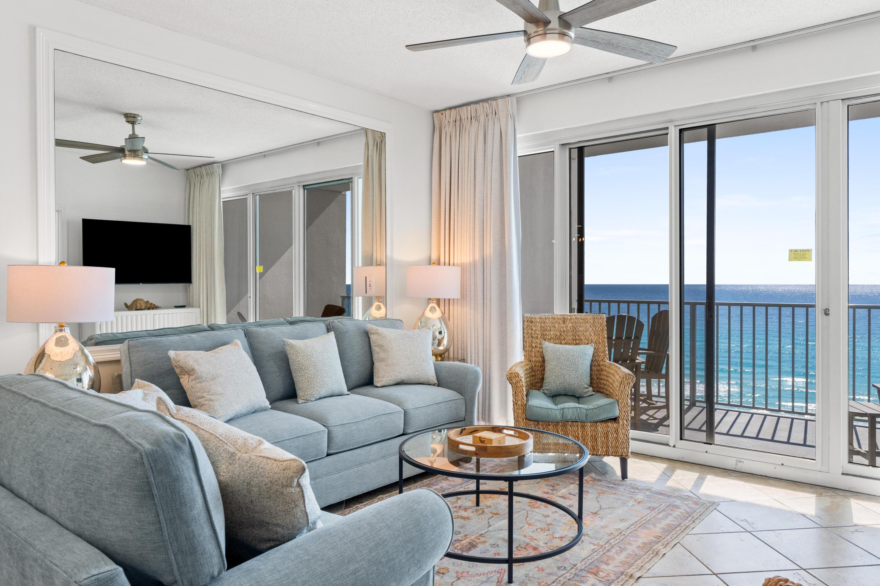 Image 1: Living Room with Great View of the Gulf