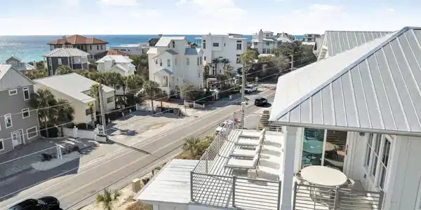 Image 3: Balcony/Deck View