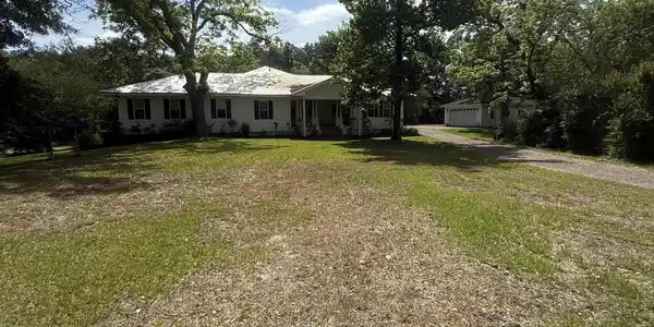 Image 2: Front Yard