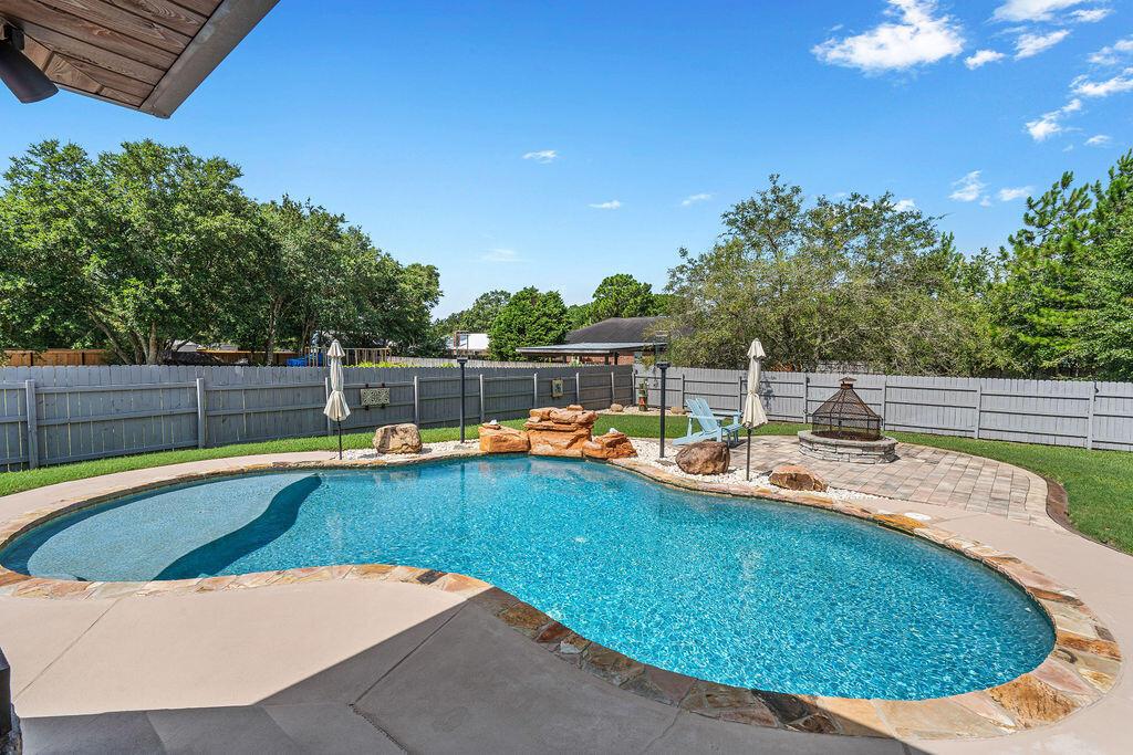 Image 2: Heated Pool