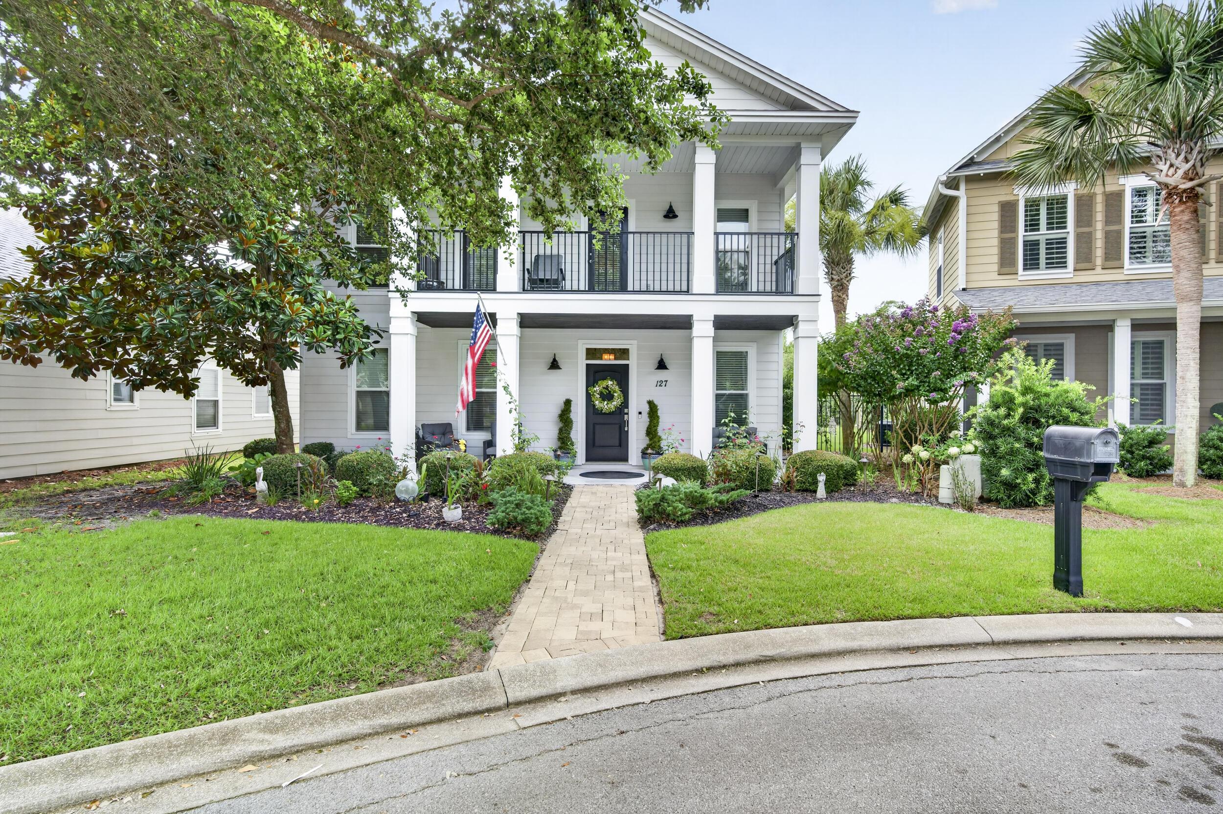 Image 1: Exterior Front