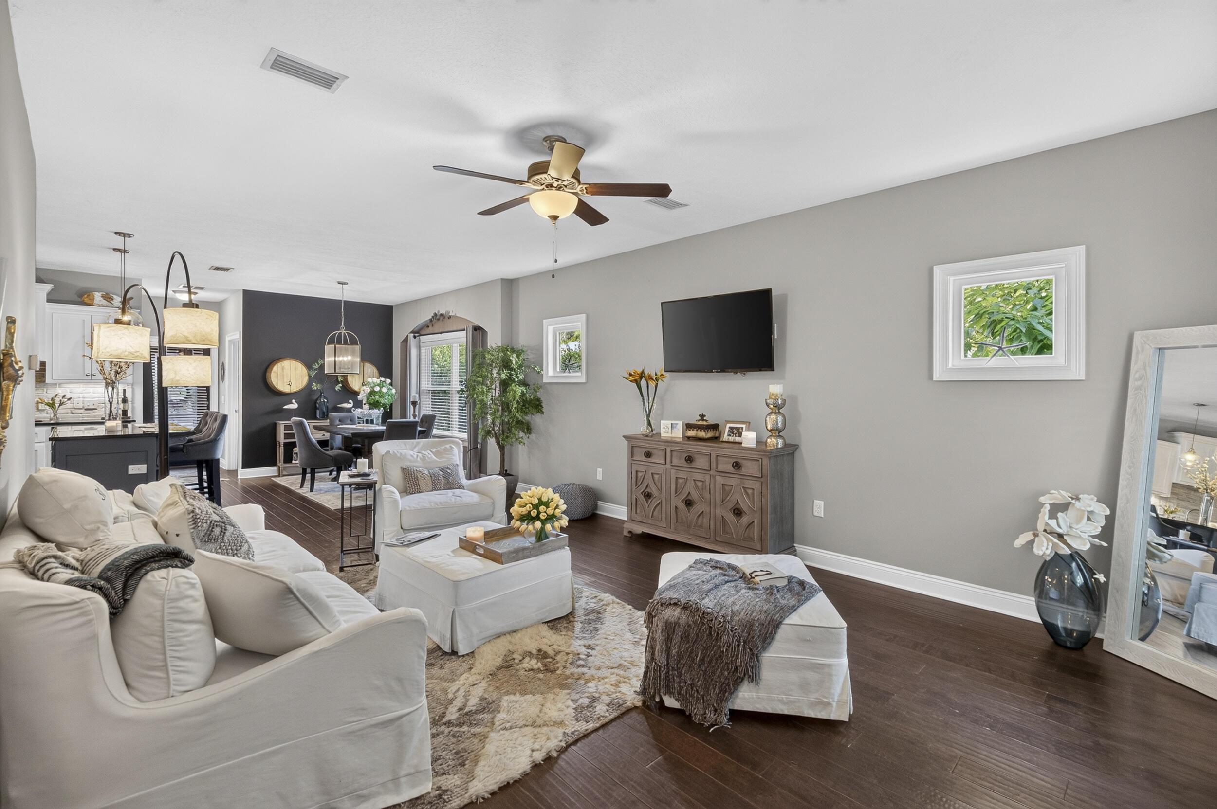 Image 3: Living Room