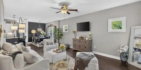 Image 3: Living Room