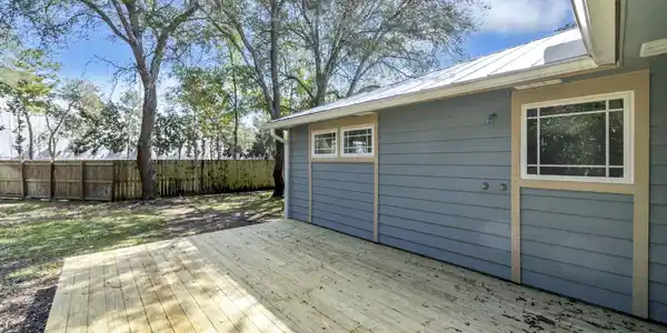 845 N Lakeside Drive