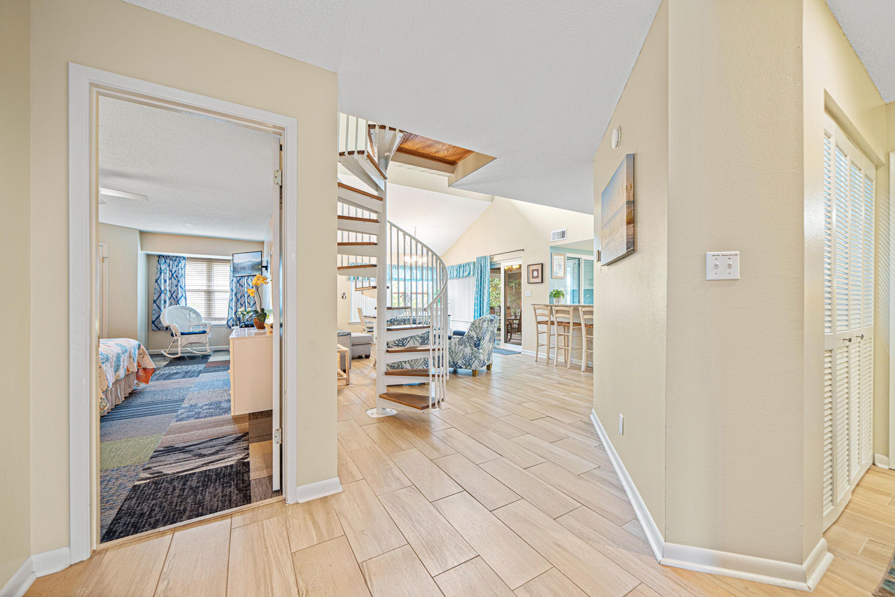Image 3: 129-9815USHwy98-stairs