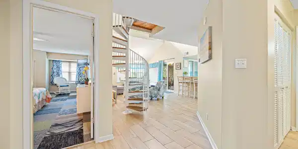 Image 3: 129-9815USHwy98-stairs