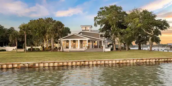 11 Paradise Point Road
