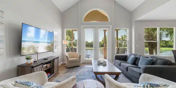 8512 Turnberry Court
