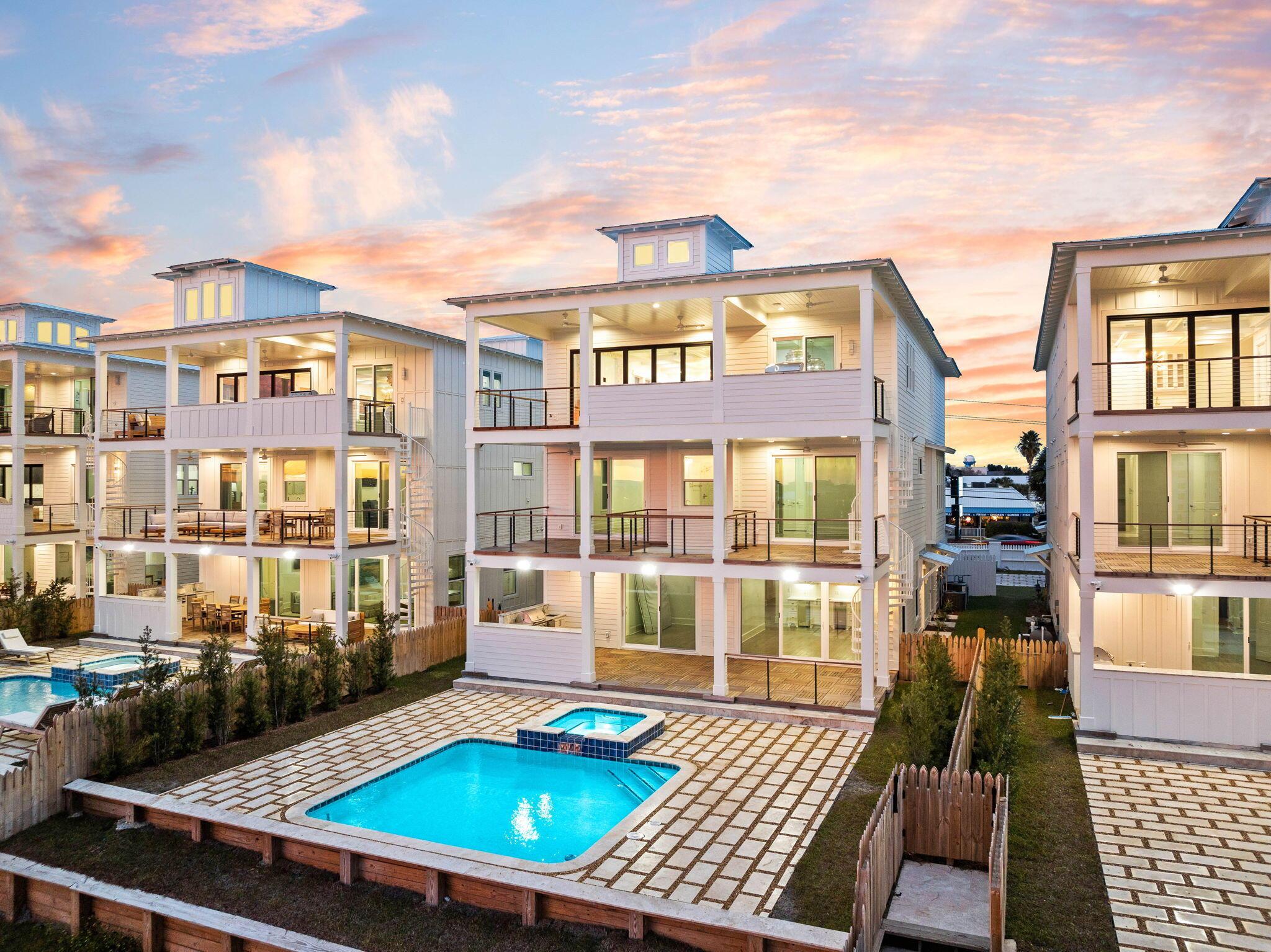 Image 3: Rear View Twilight