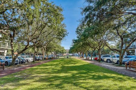 84 N Barrett Square