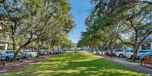 84 N Barrett Square