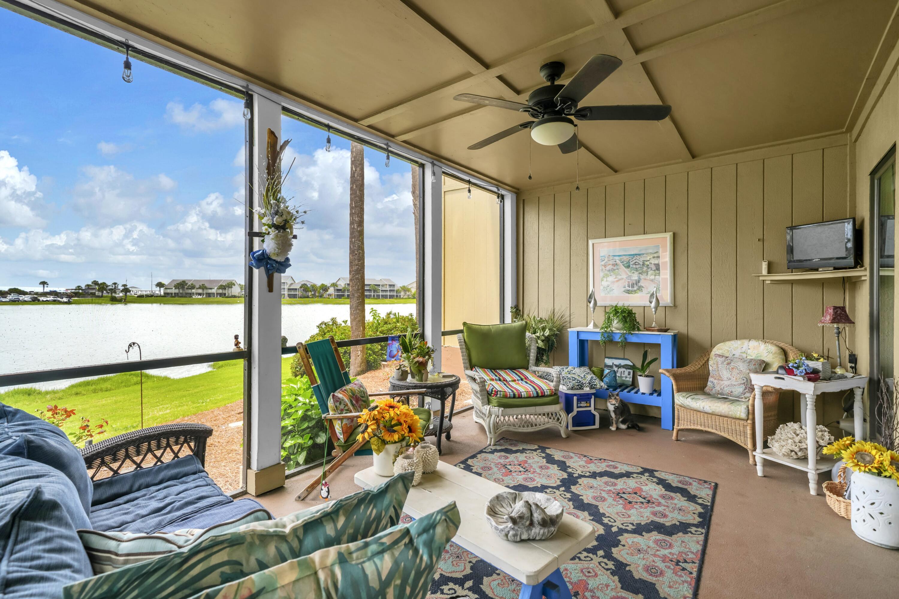Image 3: Enclosed patio