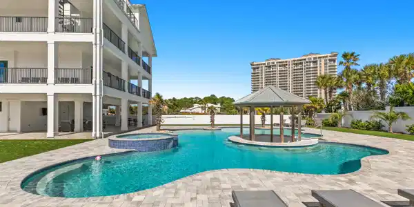Image 3: exterior 111 Beach _22