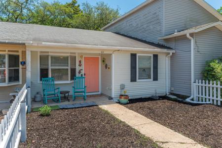 11 SE Magnolia Avenue