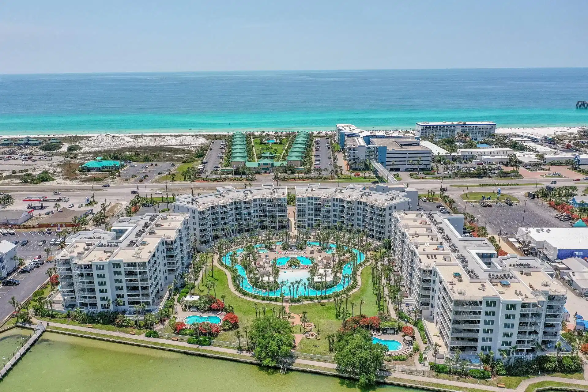 Image 1: Resort Exterior