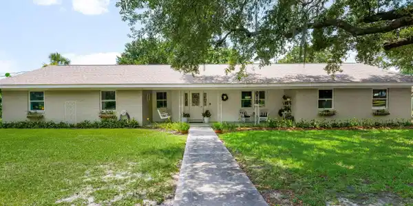 Image 4: 4439 Vista Lane