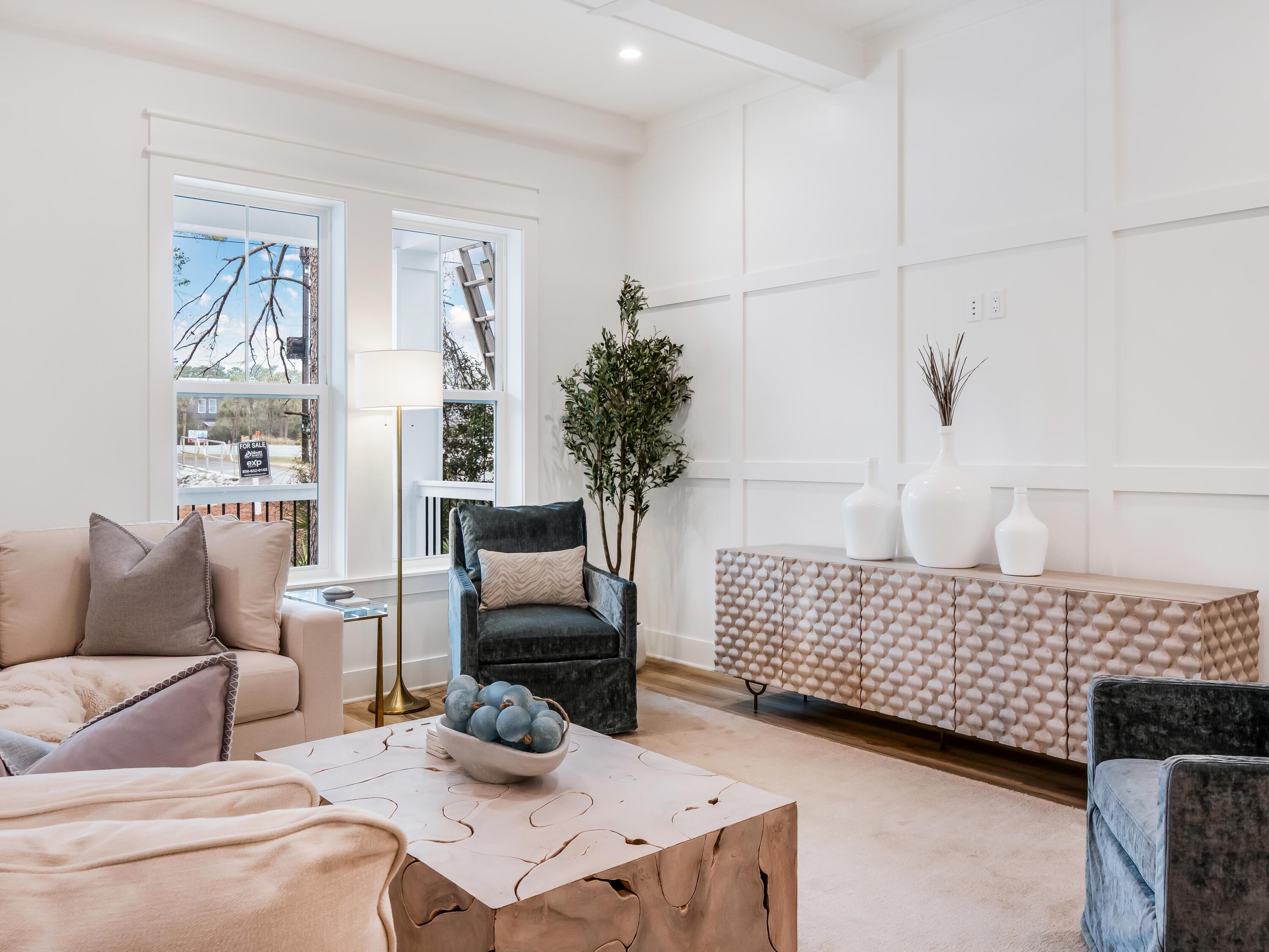 Image 4: Living Room