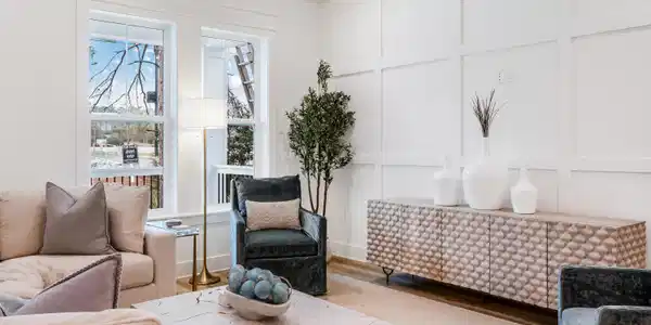 Image 4: Living Room