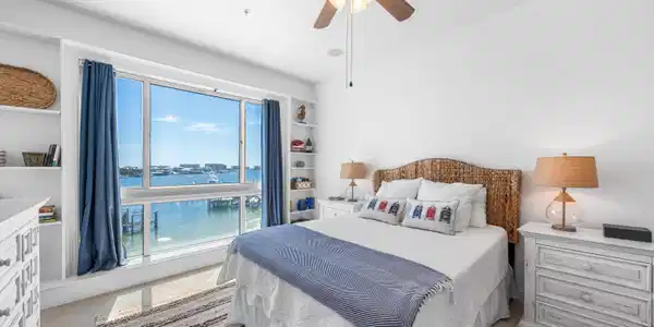 Image 2: 662 Harbor Blvd #220