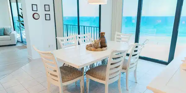 Image 3: Dining Area