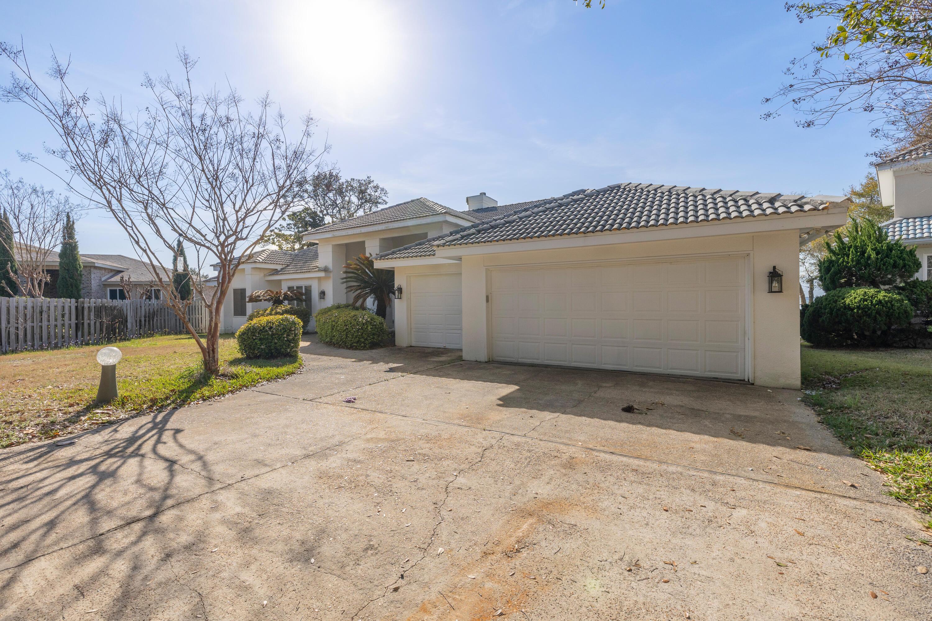 Image 2: Garage View