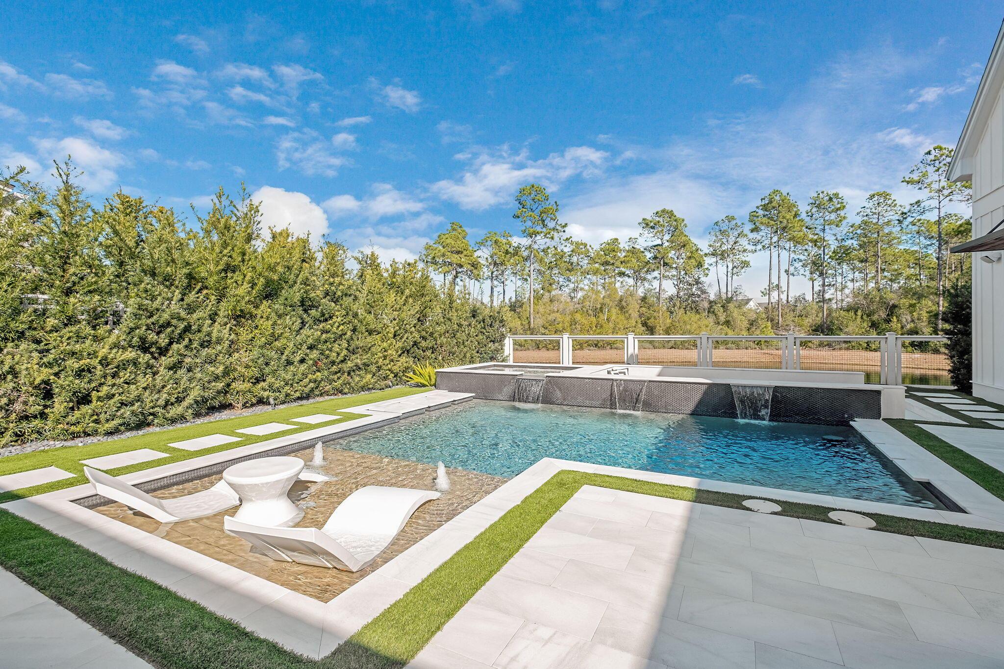 Image 4: 165 Needle Cast Lane