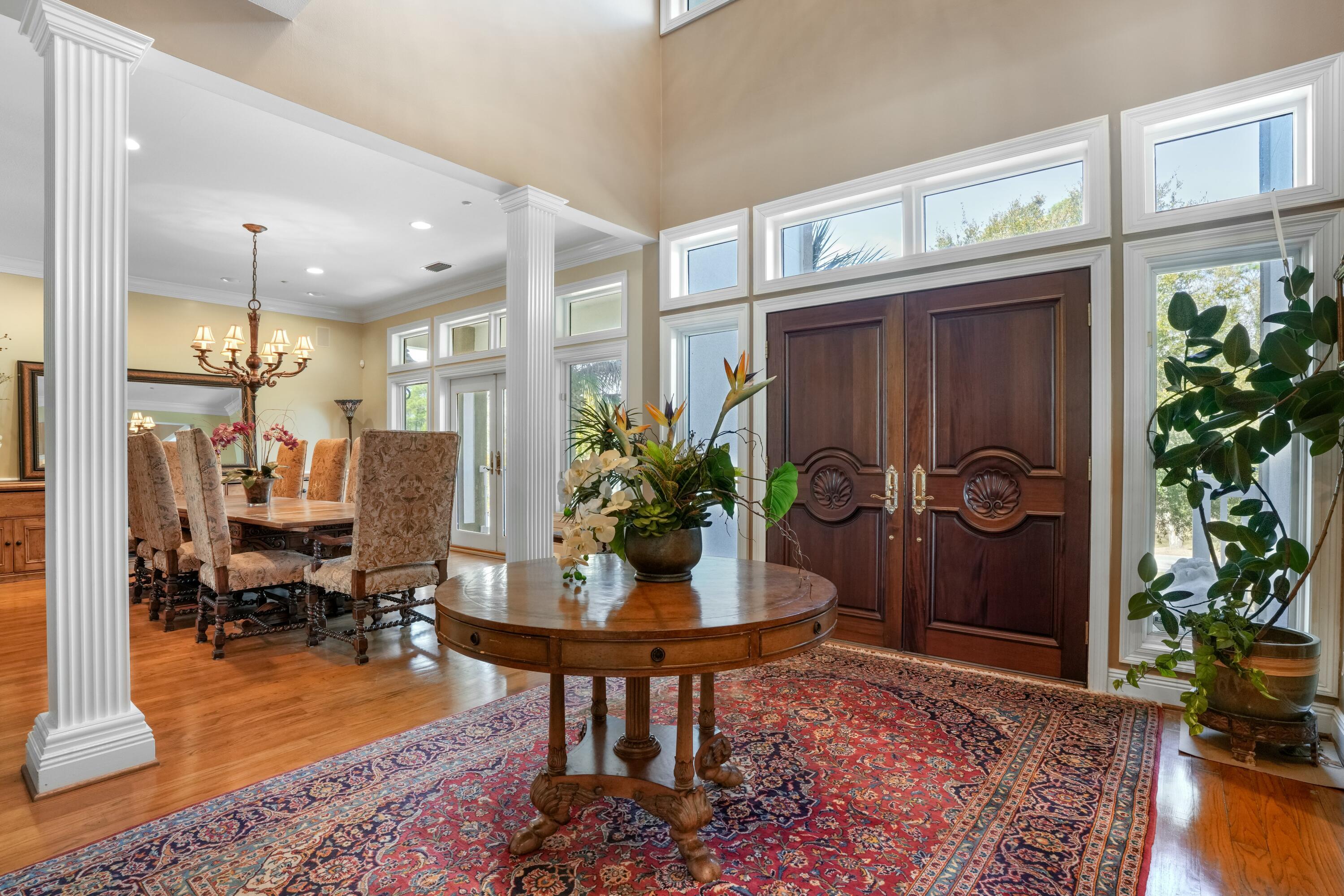 Image 4: Foyer