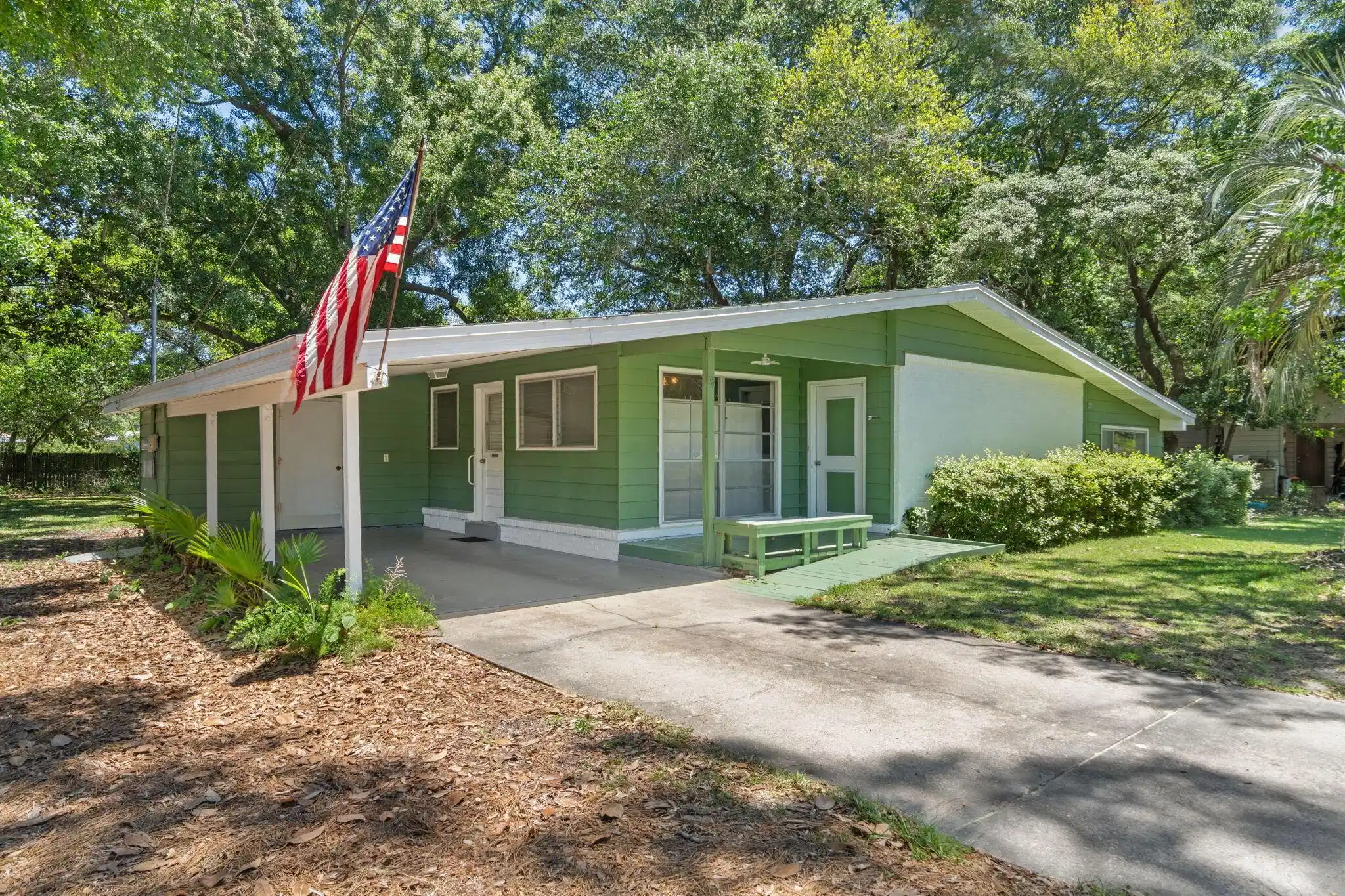 Image 1: 28 Magnolia