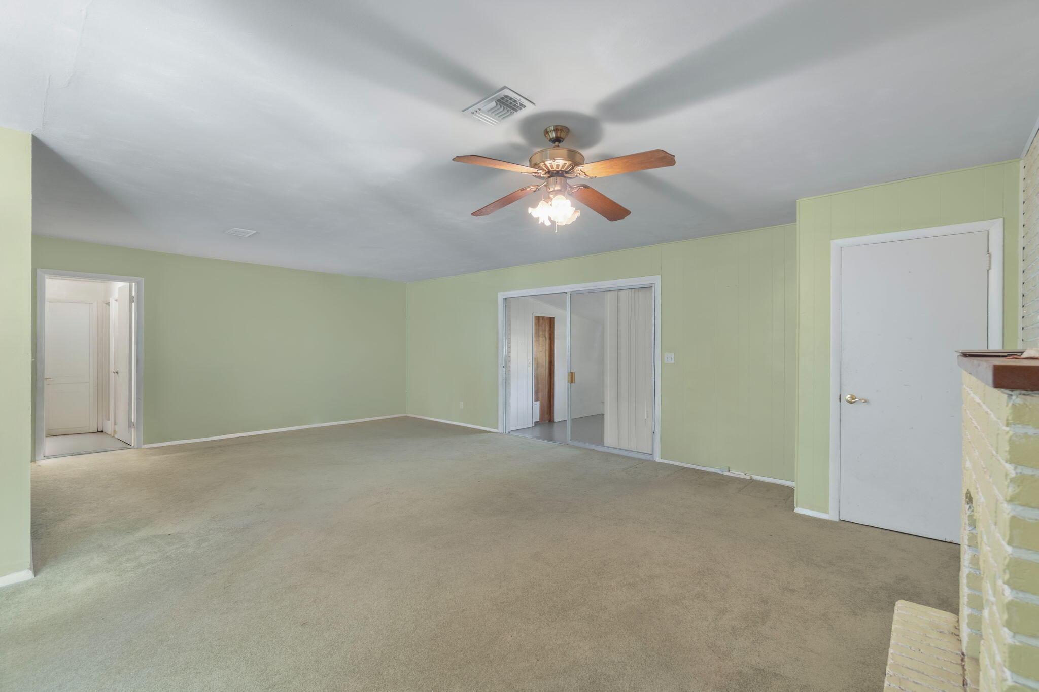 Image 4: Living Room