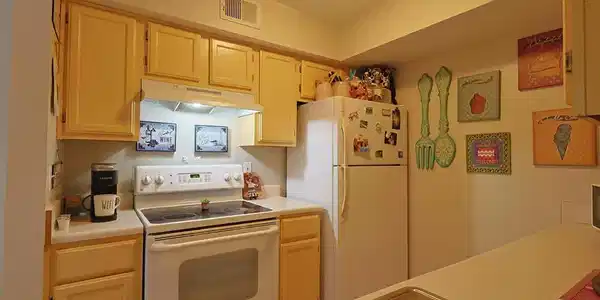 Image 4: Kitchen 2
